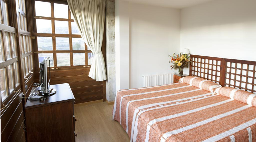 Hotel Casona Cuervo San Tirso de Candamo Exterior photo